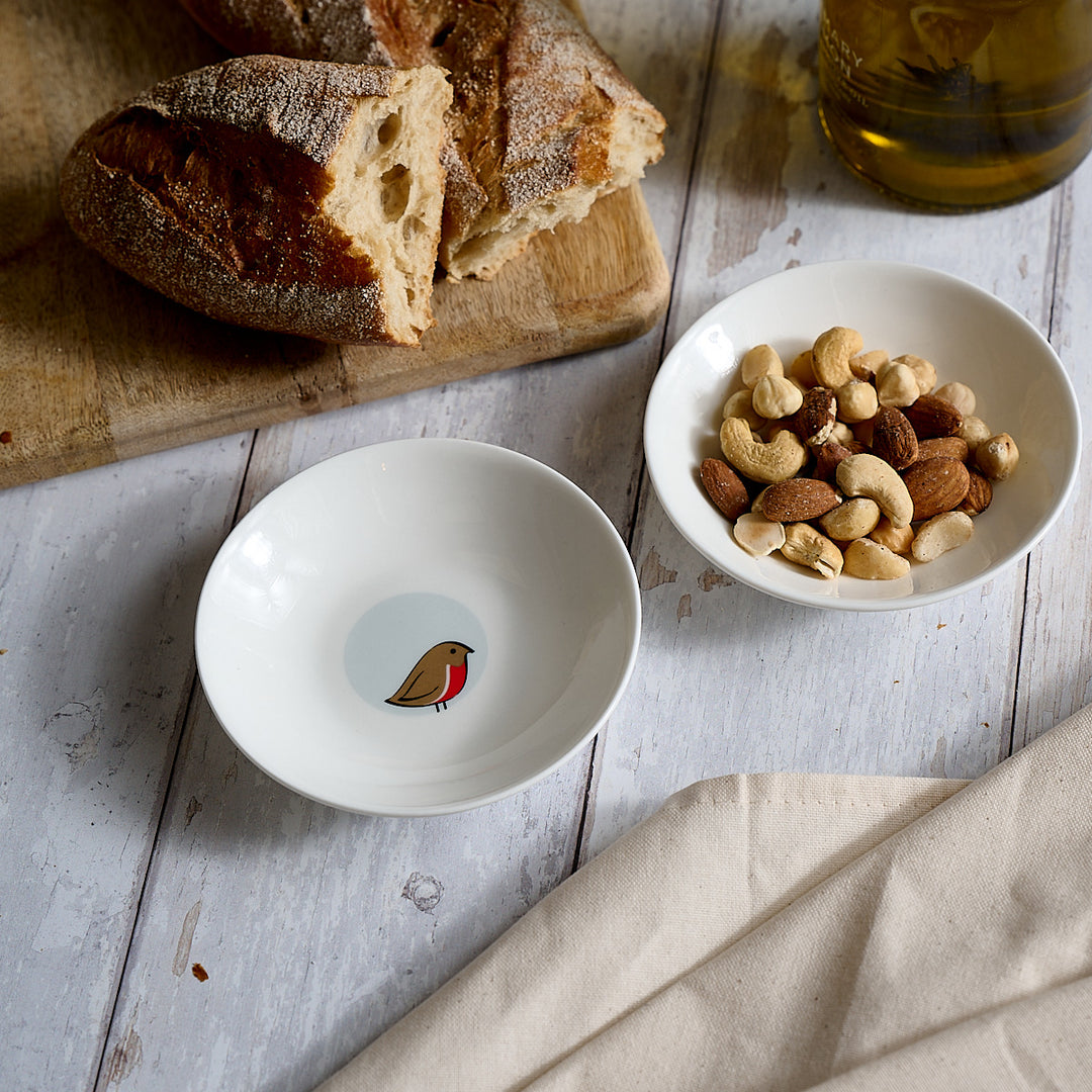 Robin Nibble Dish with nuts and bread
